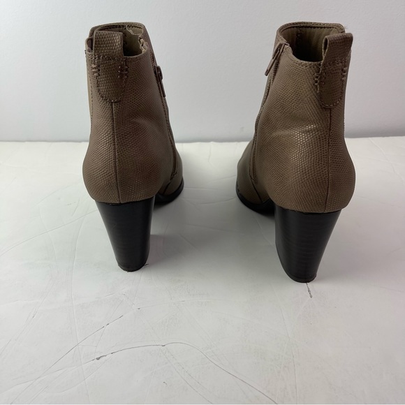 Yancee Auburn Pointed Two Square Heel Booties - Picture 5 of 9